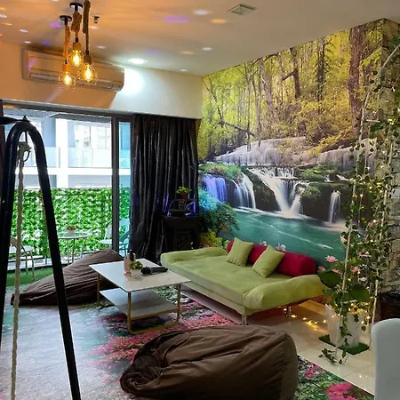 Mercu Summer Suite Klcc With Karaoke In Garden Apartment